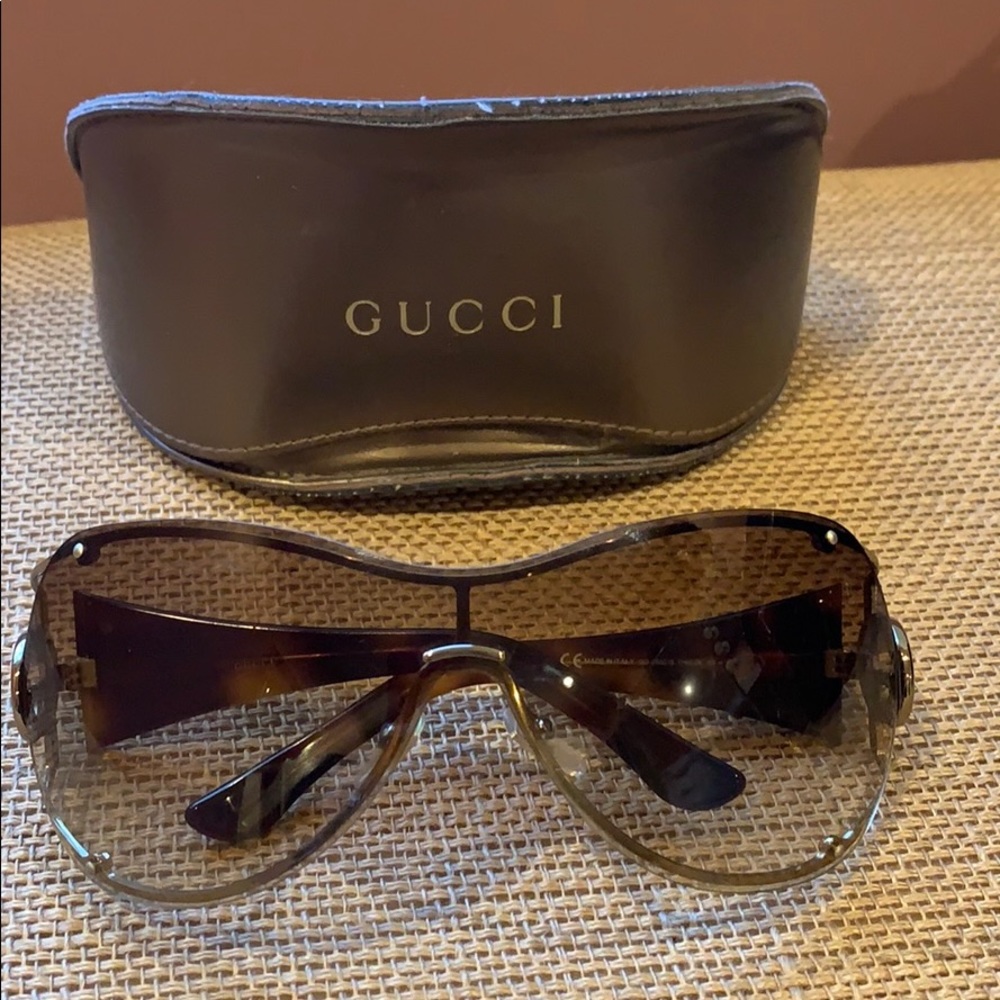 Women’s Gucci sunglasses